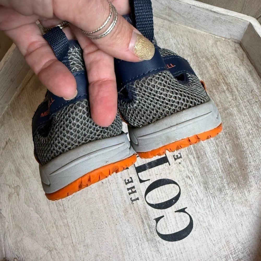 Merrell Kids Water Shoes - Navy and Orange size 7 choprock